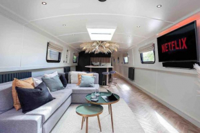 The Vätten Hüs Luxury Boat